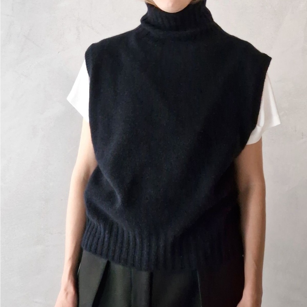 OAK + FORT Black Sleeveless Turtleneck Sweater Vest
